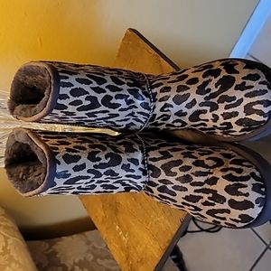 UGGS sz 8 Boots